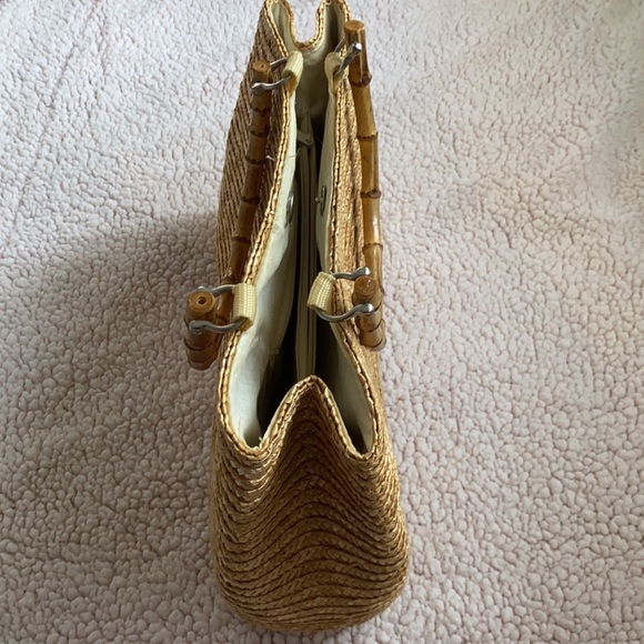 Tan straw bag with bamboo handles - Picture 6 of 8
